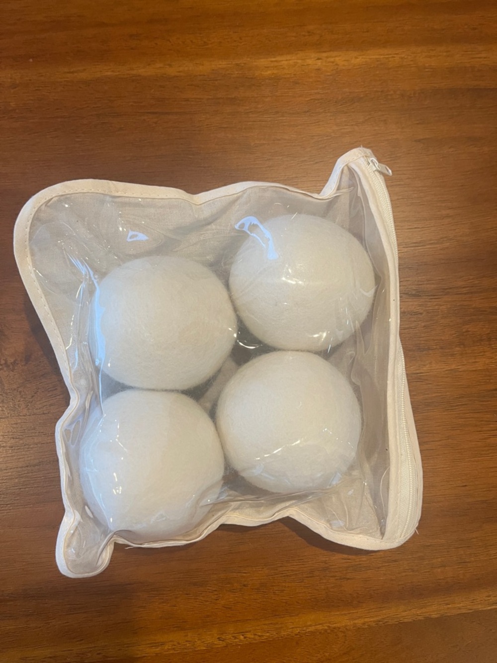 Set of 4 White Wool Dryer Balls in Clear Zip Pouch.   New
